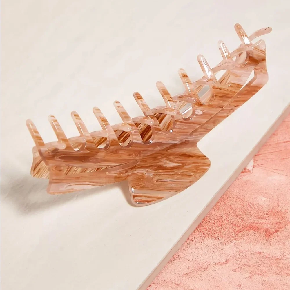 New🌟Urban Outfitters-Extra-Large Marble Claw Clip